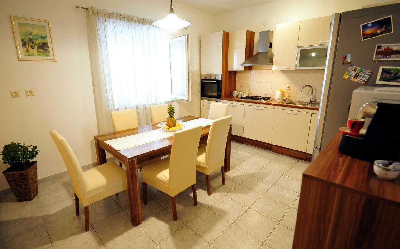 Green Garden Apartment สปลิท ภายนอก รูปภาพ