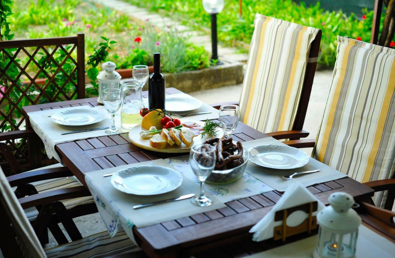 Green Garden Apartment สปลิท ภายนอก รูปภาพ